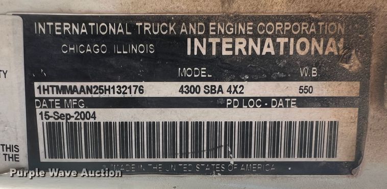 image for item MR9920 2005 International 4300  applicator truck