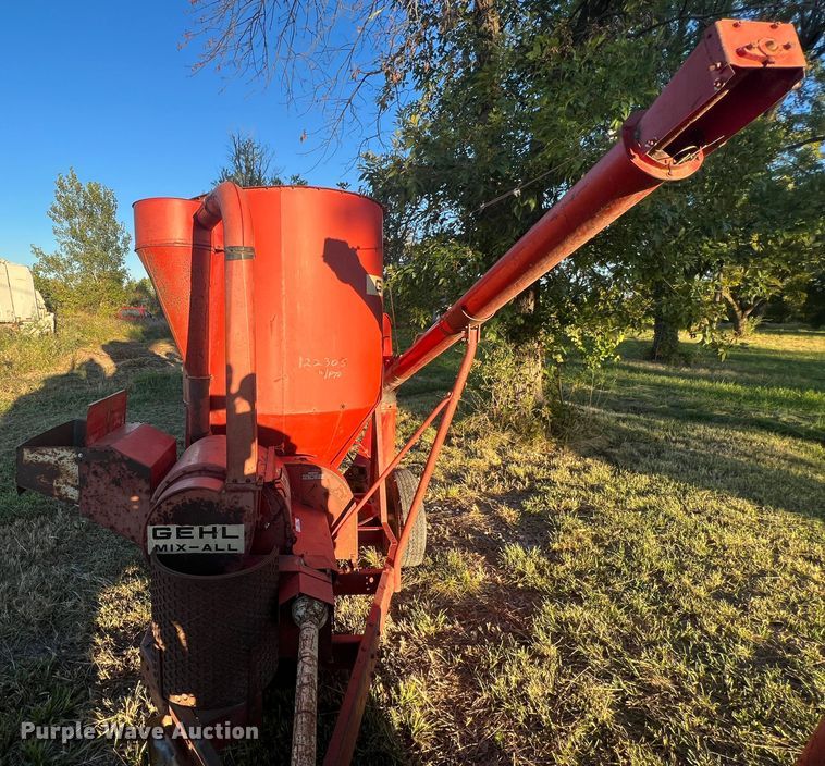 image for item MR9922 Gehl Mix-All 95  feed grinder/mixer