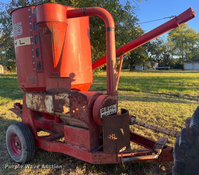 image for item MR9922 Gehl Mix-All 95  feed grinder/mixer