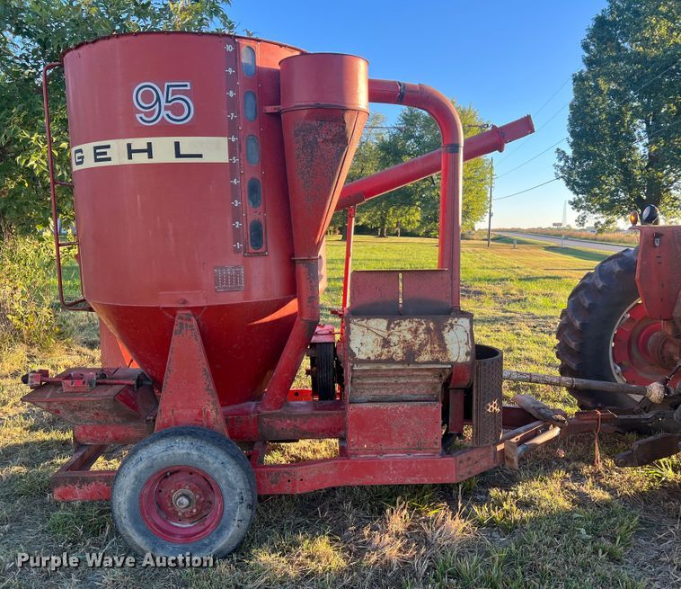 image for item MR9922 Gehl Mix-All 95  feed grinder/mixer