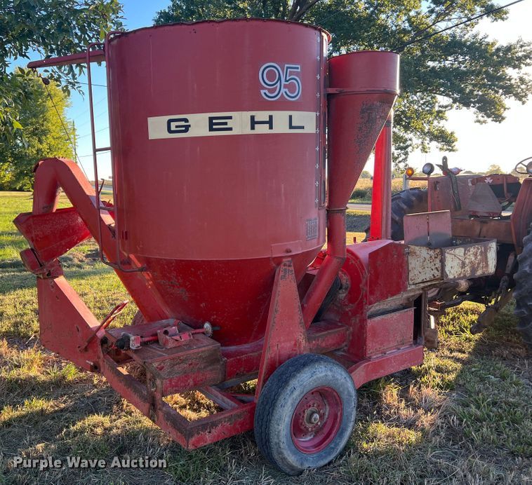 image for item MR9922 Gehl Mix-All 95  feed grinder/mixer