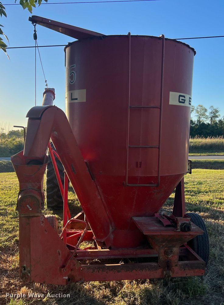 image for item MR9922 Gehl Mix-All 95  feed grinder/mixer