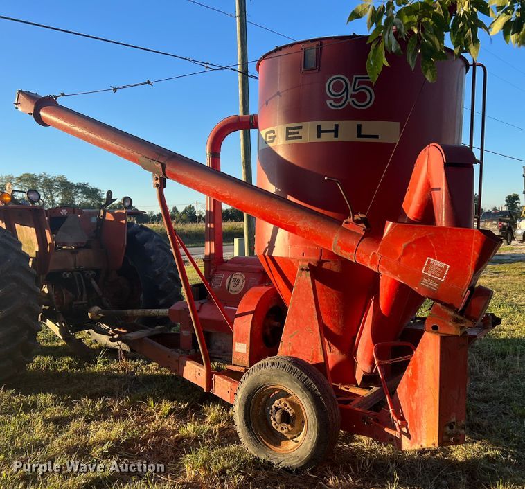 image for item MR9922 Gehl Mix-All 95  feed grinder/mixer