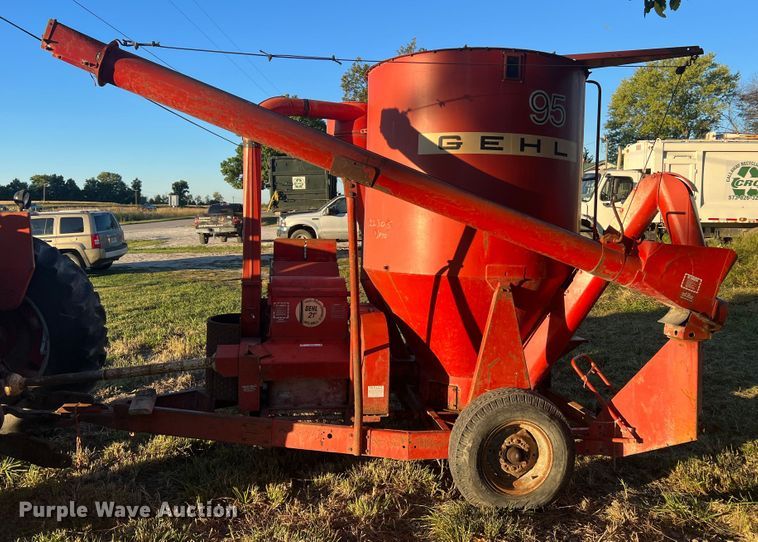 image for item MR9922 Gehl Mix-All 95  feed grinder/mixer