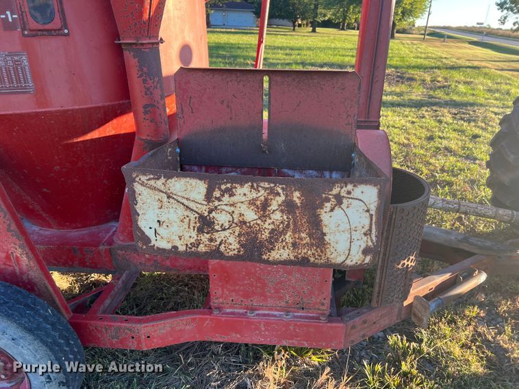 image for item MR9922 Gehl Mix-All 95  feed grinder/mixer