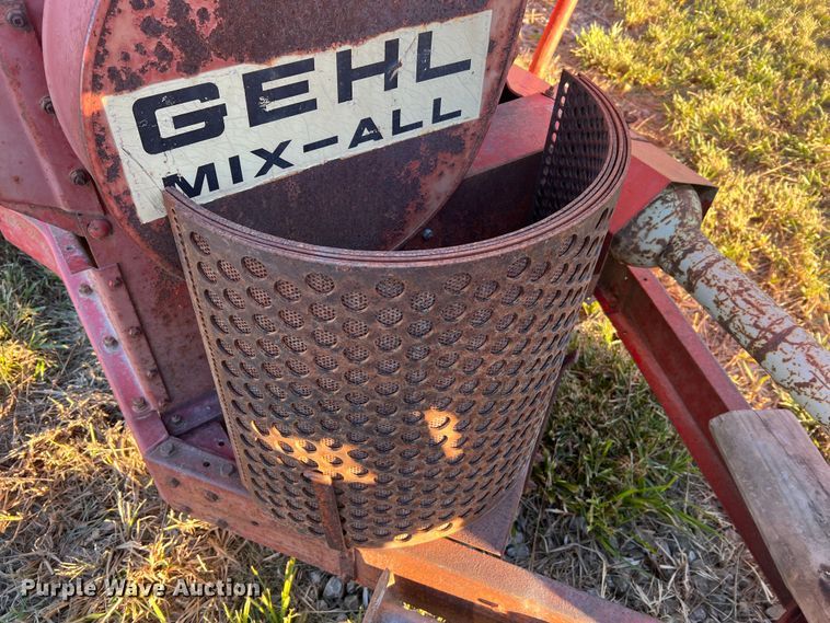 image for item MR9922 Gehl Mix-All 95  feed grinder/mixer