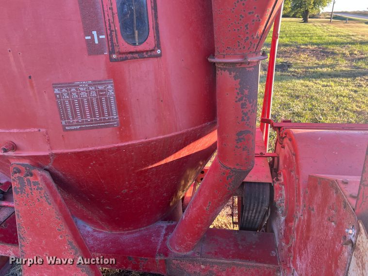 image for item MR9922 Gehl Mix-All 95  feed grinder/mixer