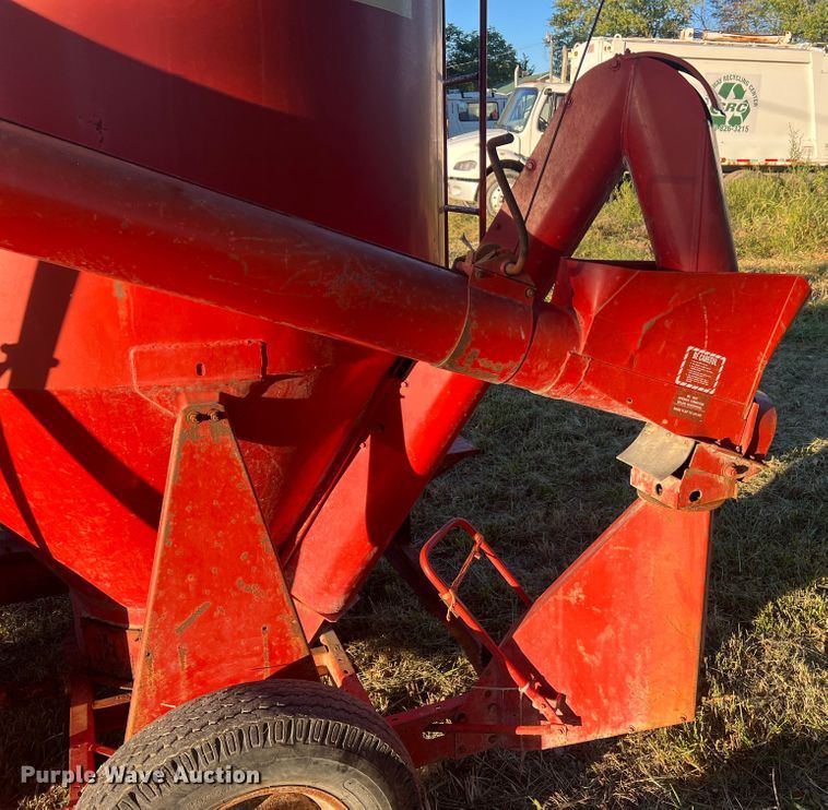 image for item MR9922 Gehl Mix-All 95  feed grinder/mixer