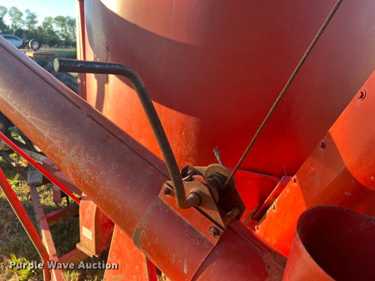 image for item MR9922 Gehl Mix-All 95  feed grinder/mixer