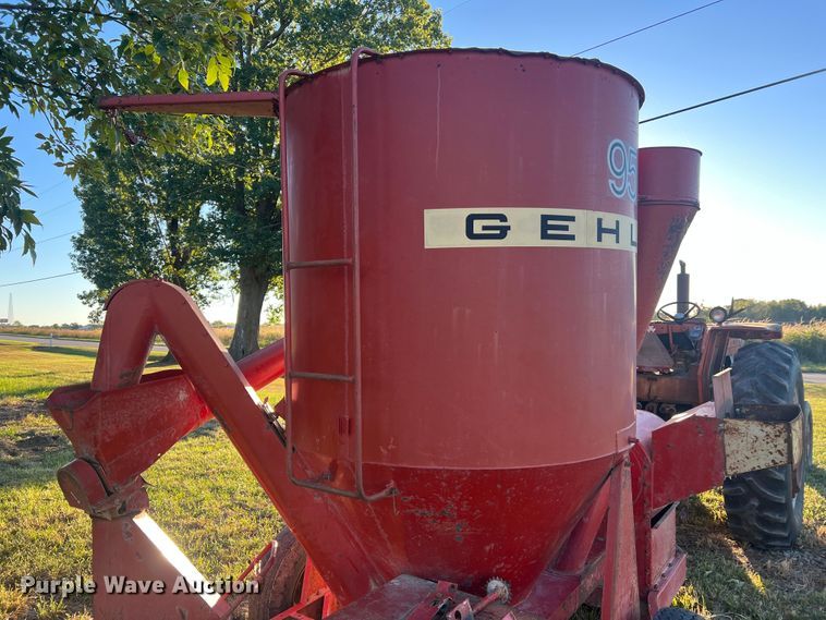 image for item MR9922 Gehl Mix-All 95  feed grinder/mixer