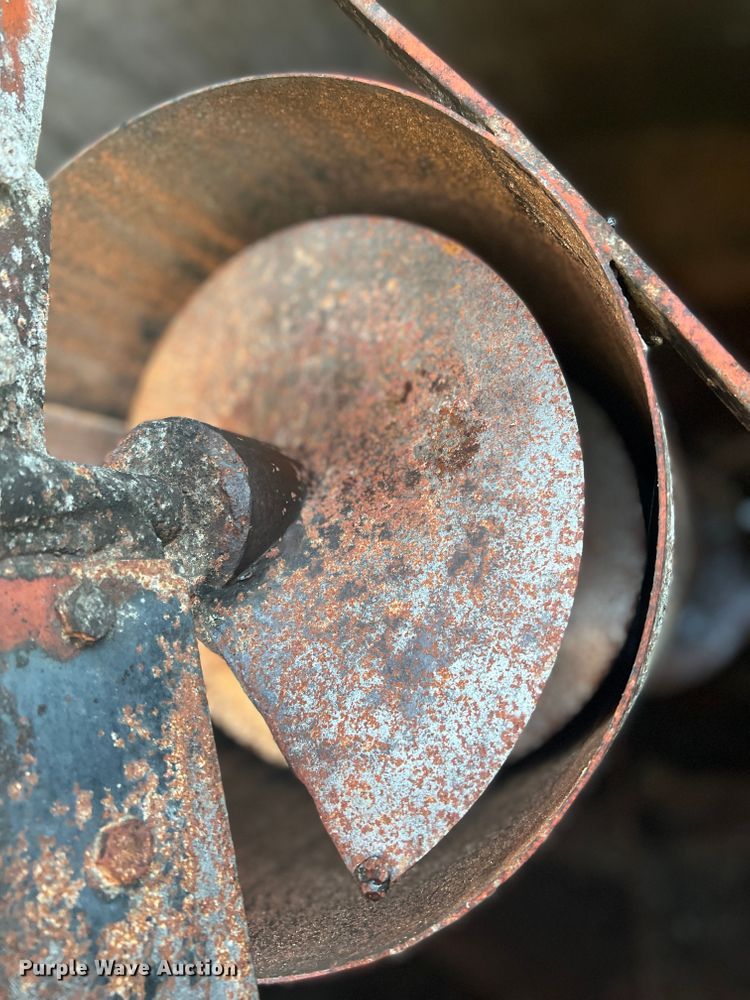 image for item MR9922 Gehl Mix-All 95  feed grinder/mixer