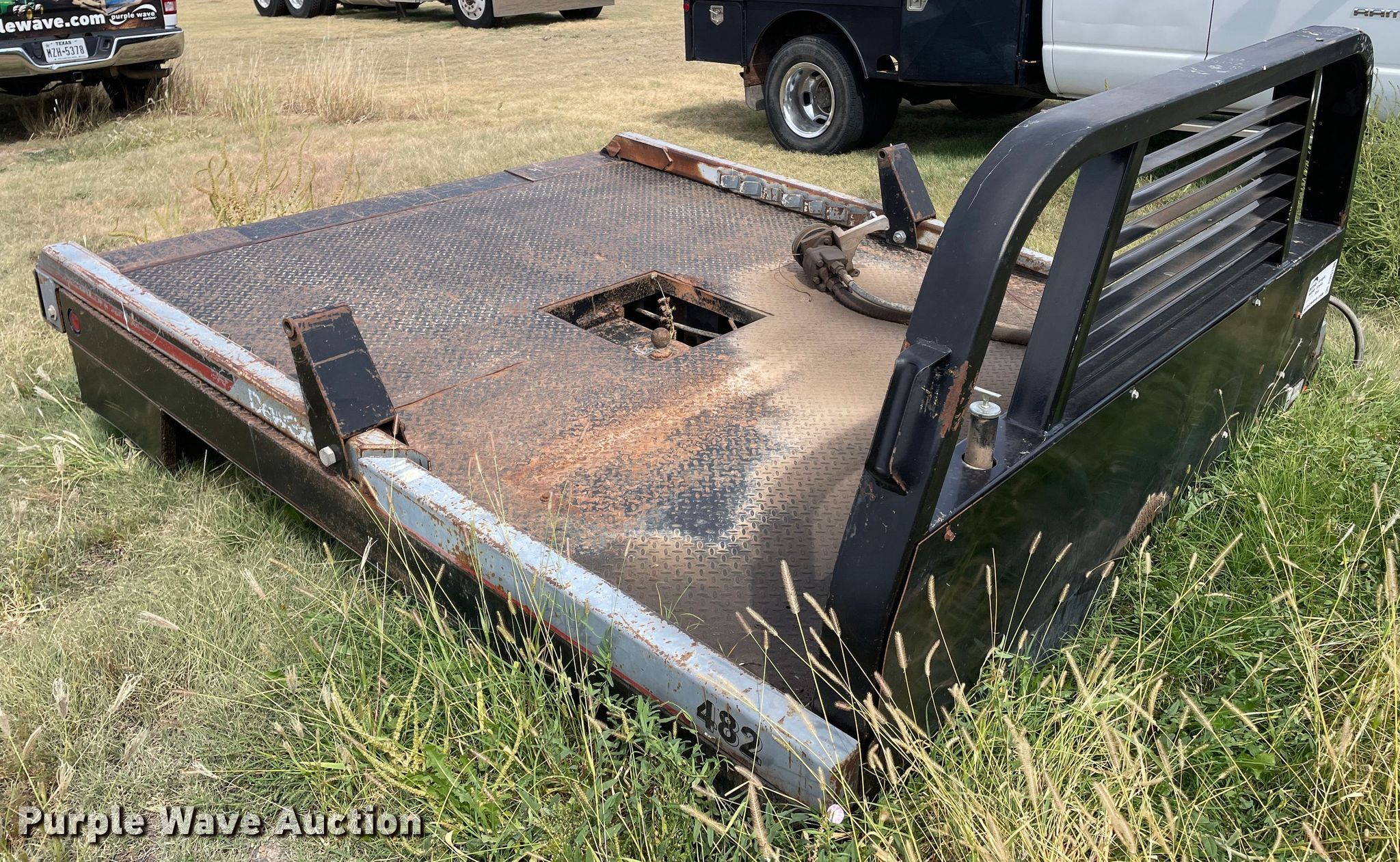 DewEze 482 hydraulic bale bed in Spearman, TX Item DN5198 sold