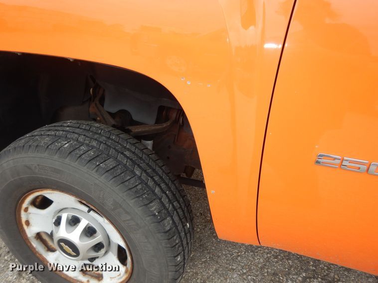 image for item DM3155 2012 Chevrolet Silverado 2500HD  pickup truck