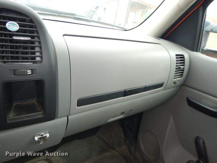 image for item DM3155 2012 Chevrolet Silverado 2500HD  pickup truck