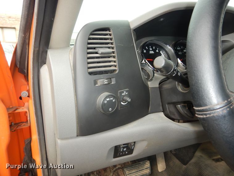 image for item DM3156 2012 Chevrolet Silverado 2500HD  pickup truck