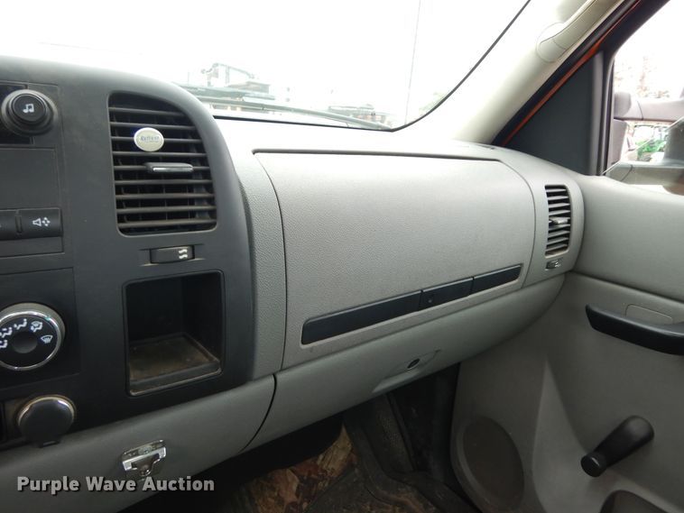 image for item DM3156 2012 Chevrolet Silverado 2500HD  pickup truck