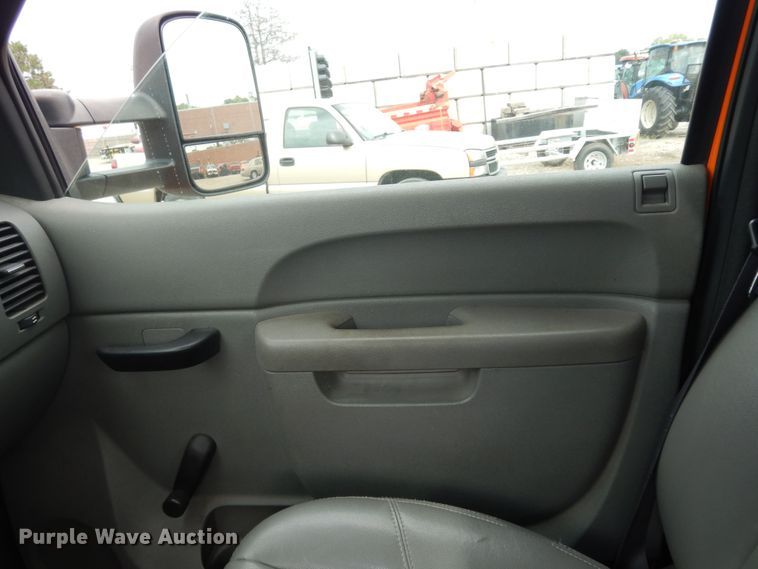 image for item DM3156 2012 Chevrolet Silverado 2500HD  pickup truck