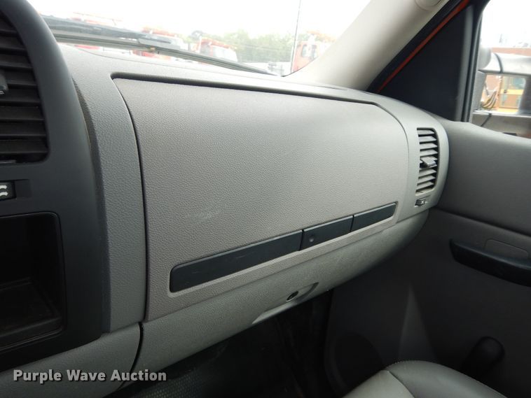 image for item DM3157 2012 Chevrolet Silverado 2500HD  pickup truck