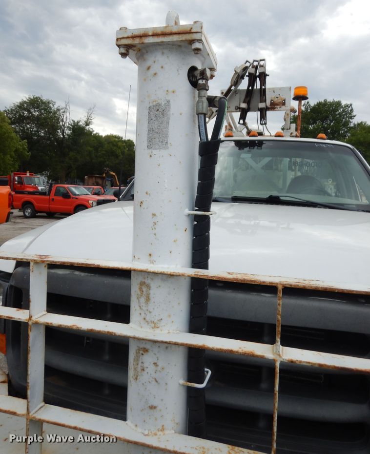 image for item DM3160 2000 Ford F550 Super Duty XL  drilling rig truck