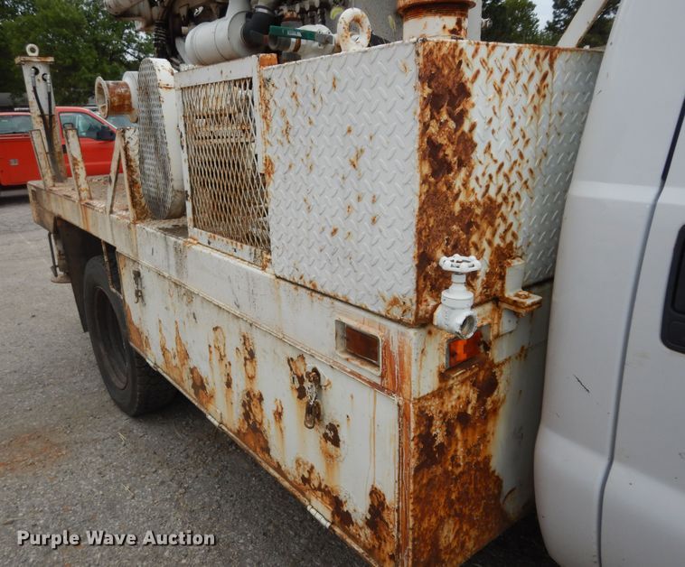 image for item DM3160 2000 Ford F550 Super Duty XL  drilling rig truck