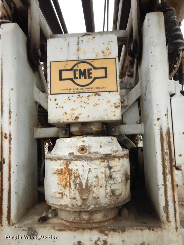 image for item DM3160 2000 Ford F550 Super Duty XL  drilling rig truck