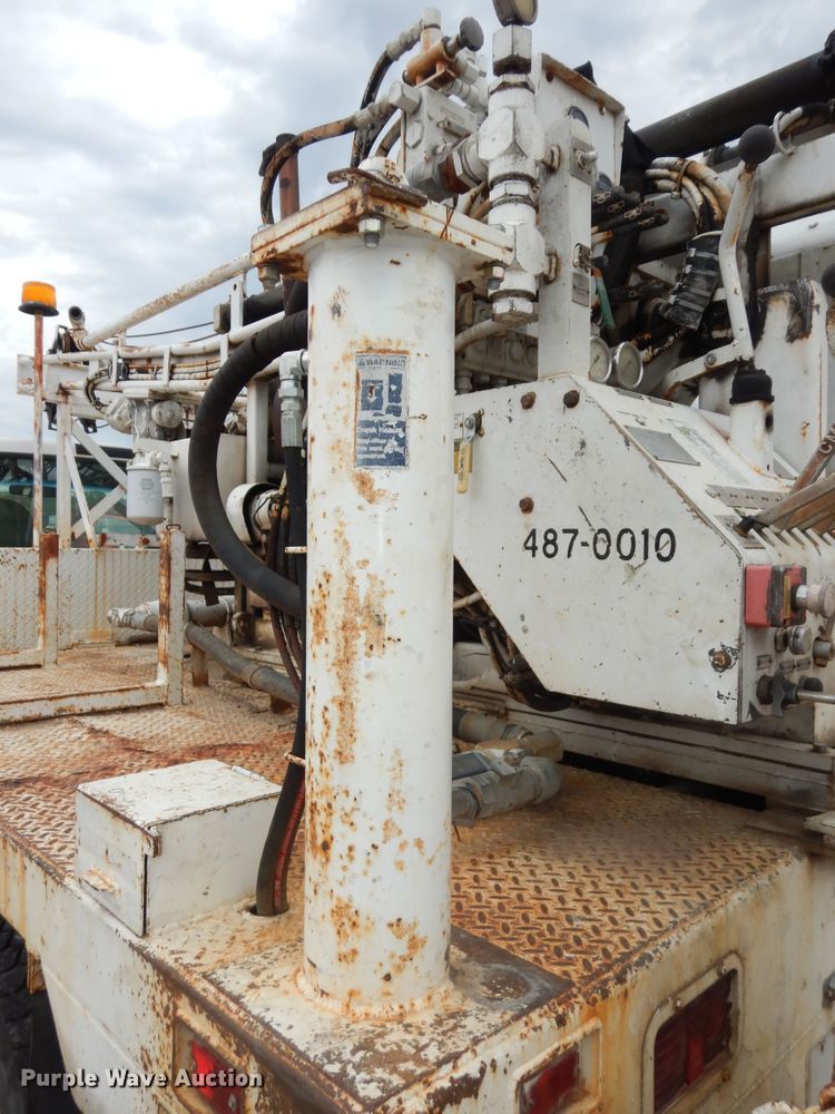 image for item DM3160 2000 Ford F550 Super Duty XL  drilling rig truck