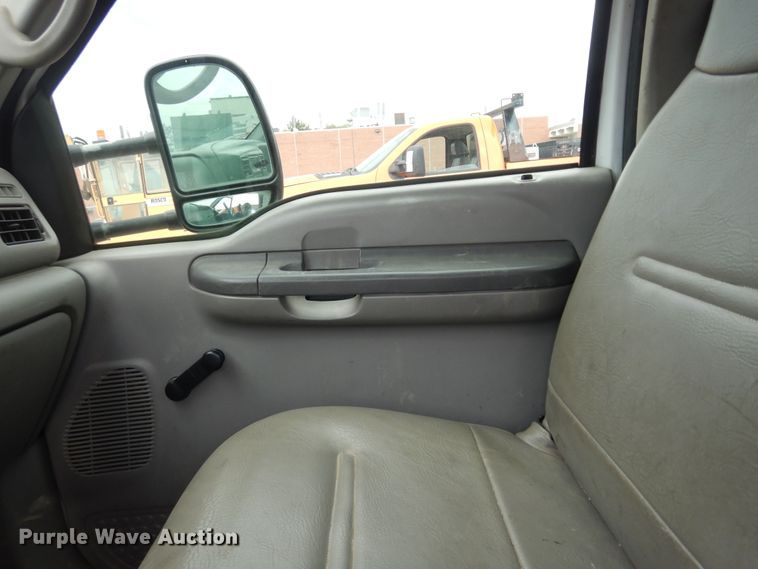 image for item DM3160 2000 Ford F550 Super Duty XL  drilling rig truck