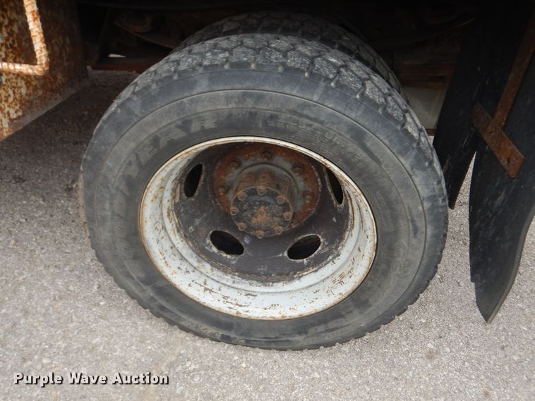 image for item DM3160 2000 Ford F550 Super Duty XL  drilling rig truck