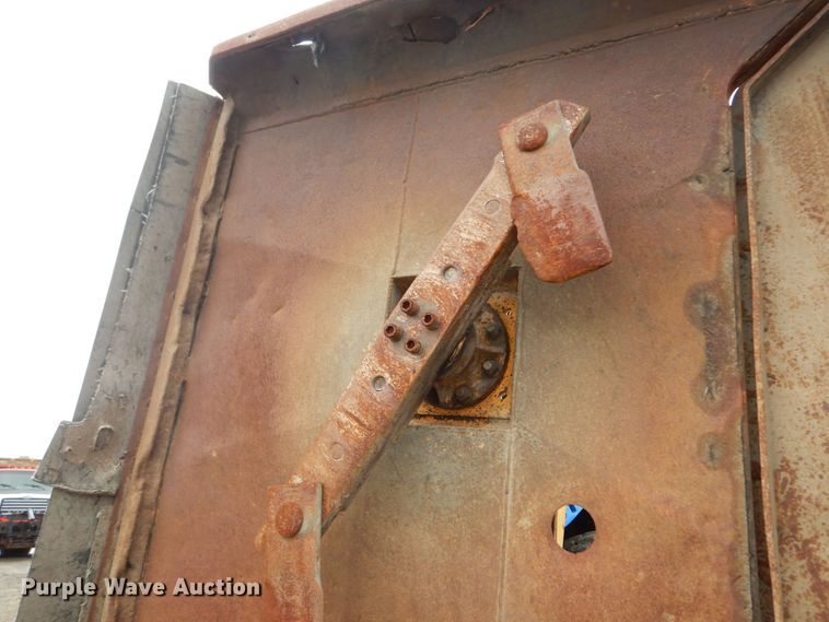 image for item DM3166 2004 New Holland TS115A  tractor