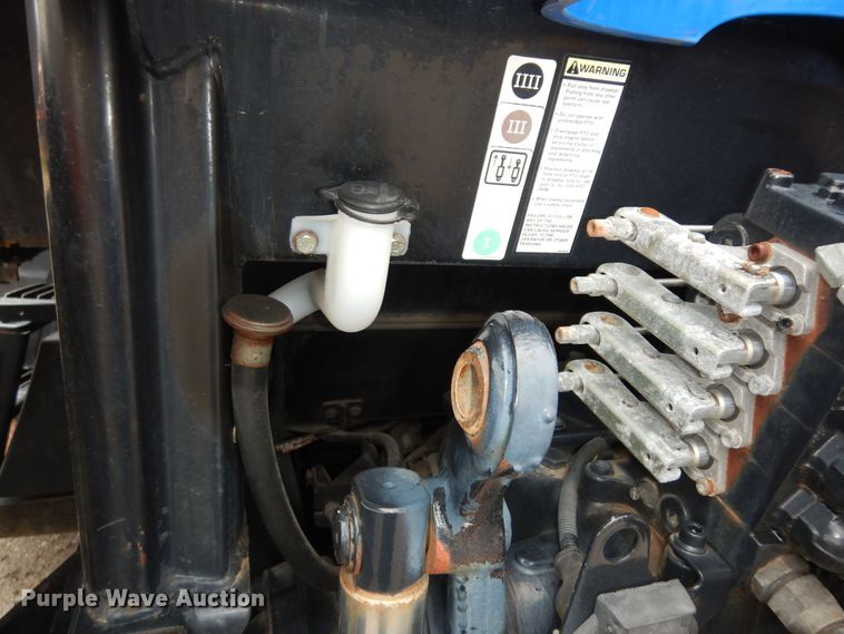 image for item DM3166 2004 New Holland TS115A  tractor