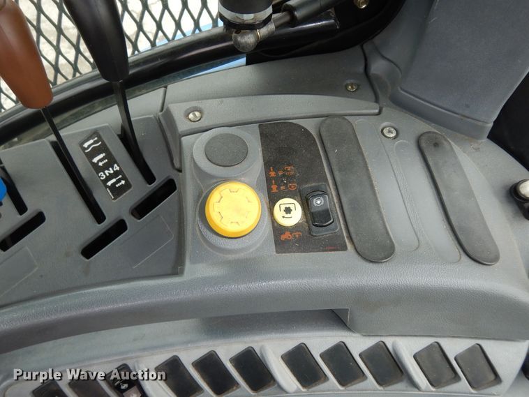 image for item DM3166 2004 New Holland TS115A  tractor