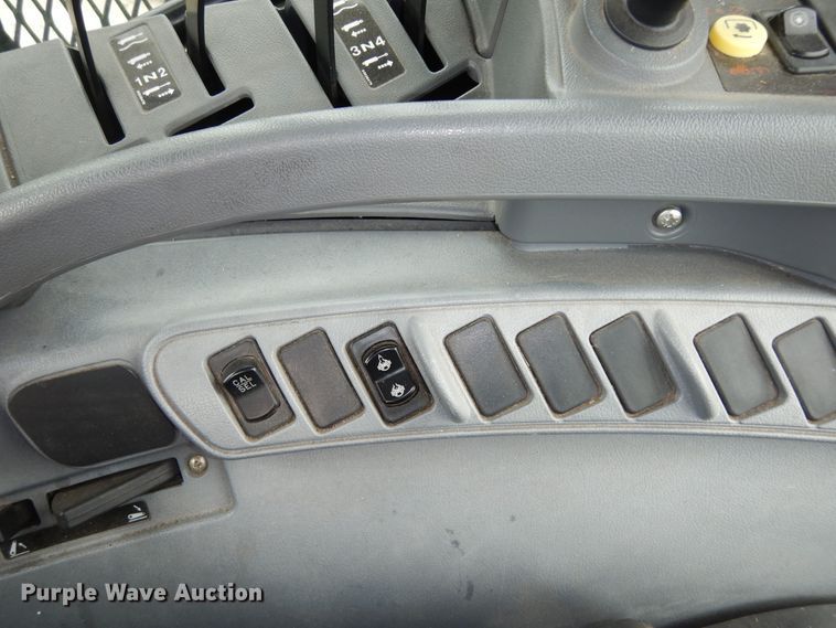 image for item DM3166 2004 New Holland TS115A  tractor