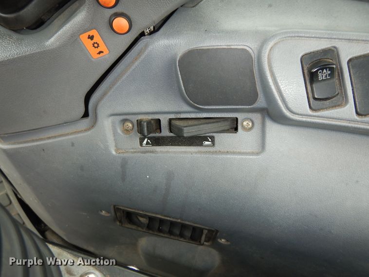 image for item DM3166 2004 New Holland TS115A  tractor