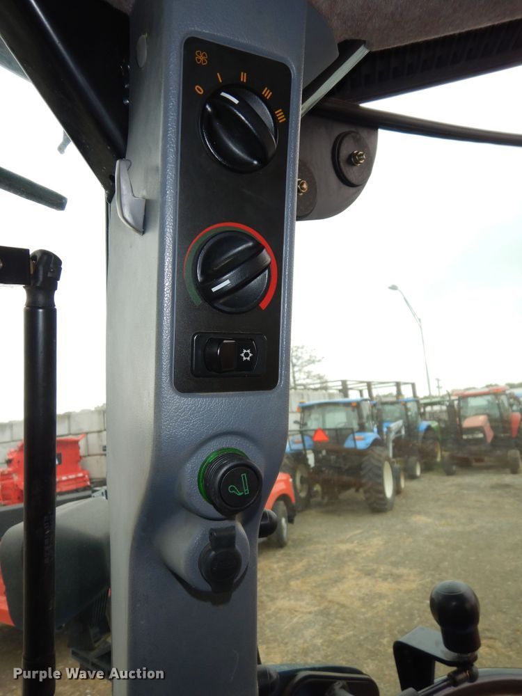 image for item DM3166 2004 New Holland TS115A  tractor