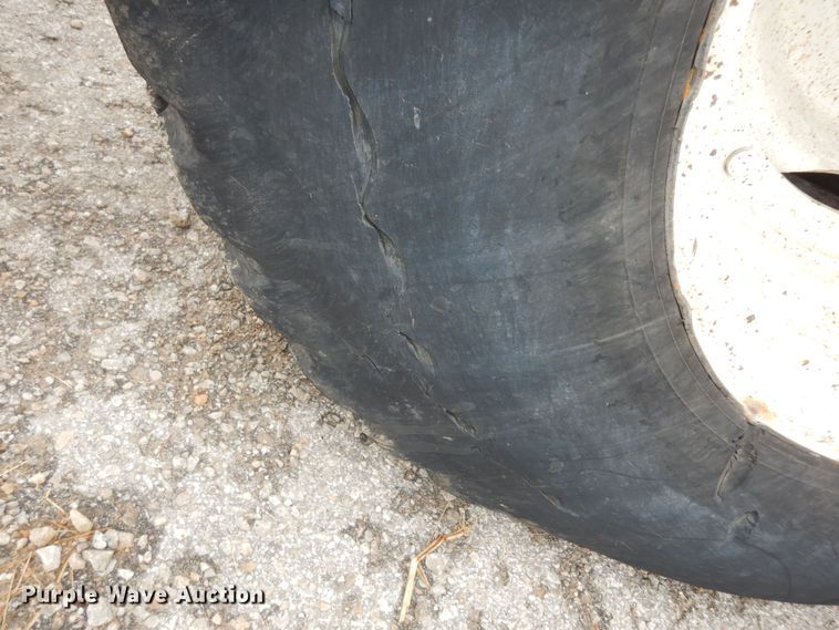 image for item DM3166 2004 New Holland TS115A  tractor