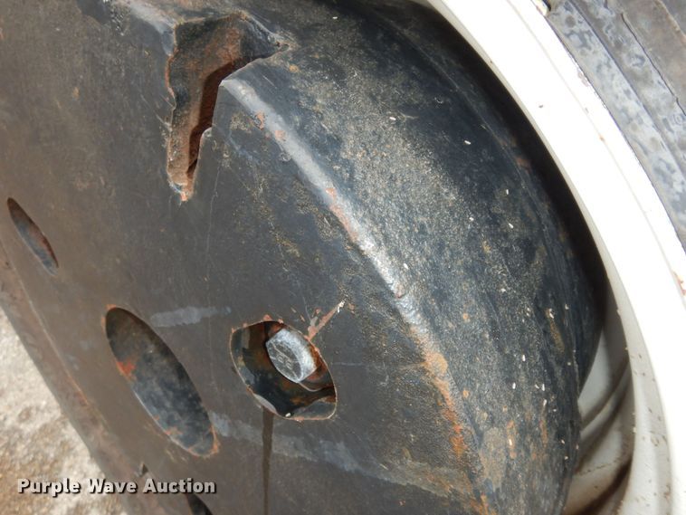 image for item DM3166 2004 New Holland TS115A  tractor