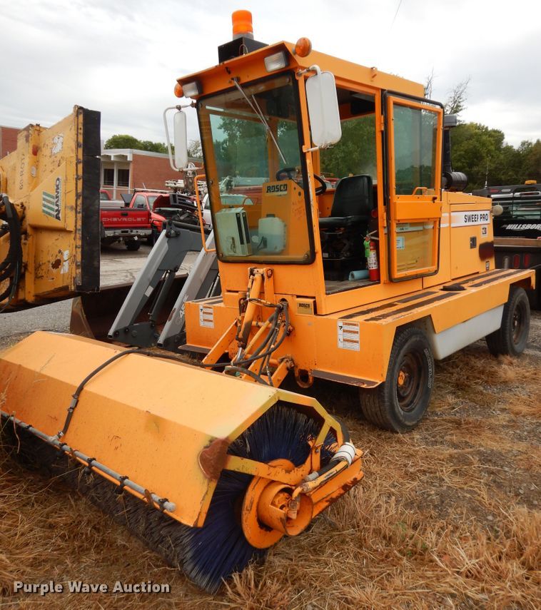 image for item DM3167 2007 Rosco 4830 Sweeper Pro  broom