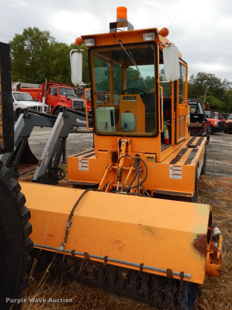 image for item DM3167 2007 Rosco 4830 Sweeper Pro  broom