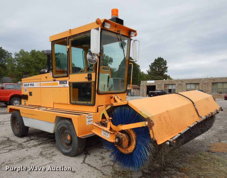 image for item DM3167 2007 Rosco 4830 Sweeper Pro  broom