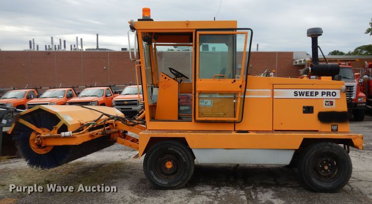 image for item DM3167 2007 Rosco 4830 Sweeper Pro  broom