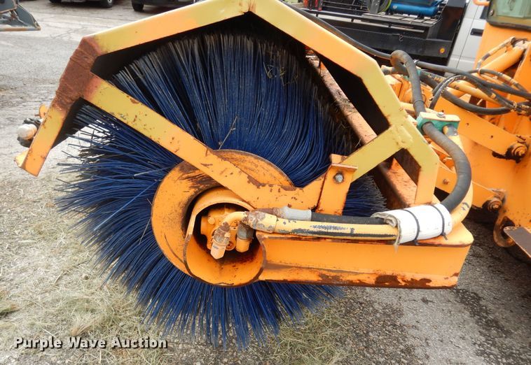 image for item DM3167 2007 Rosco 4830 Sweeper Pro  broom