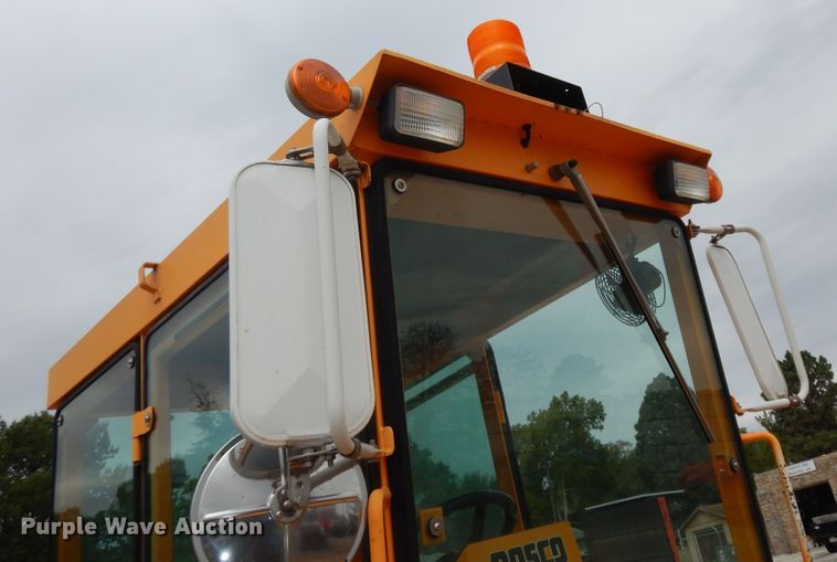 image for item DM3167 2007 Rosco 4830 Sweeper Pro  broom