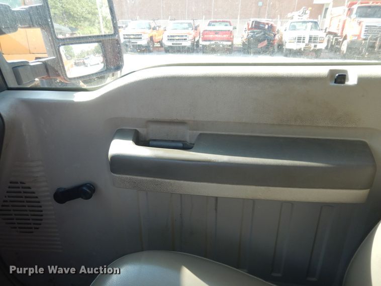 image for item DM3173 2008 Ford F250 Super Duty XL  pickup truck