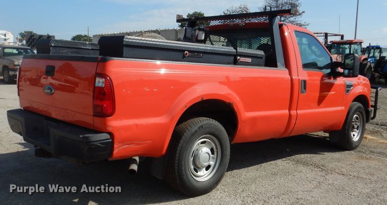 image for item DM3174 2010 Ford F250 Super Duty XL  pickup truck