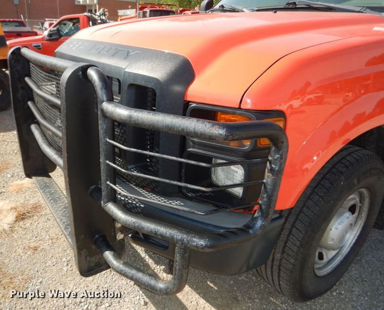 image for item DM3174 2010 Ford F250 Super Duty XL  pickup truck