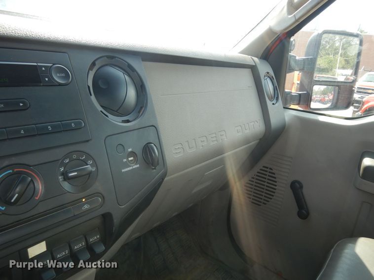 image for item DM3174 2010 Ford F250 Super Duty XL  pickup truck