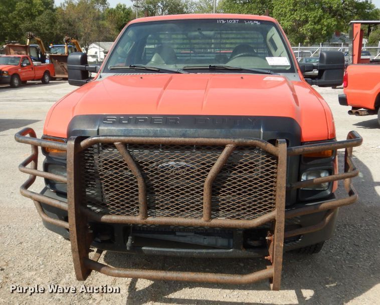 image for item DM3175 2008 Ford F250 Super Duty XL  pickup truck