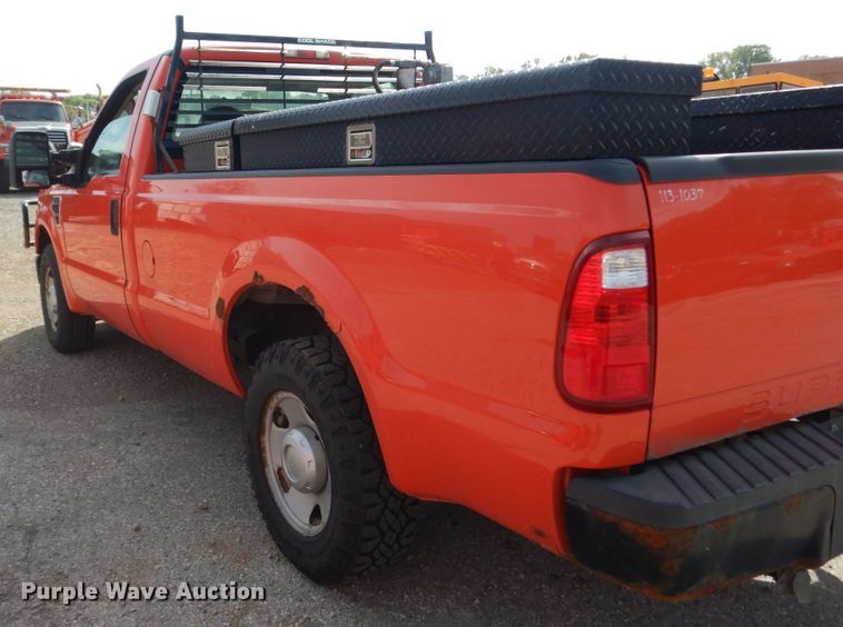 image for item DM3175 2008 Ford F250 Super Duty XL  pickup truck