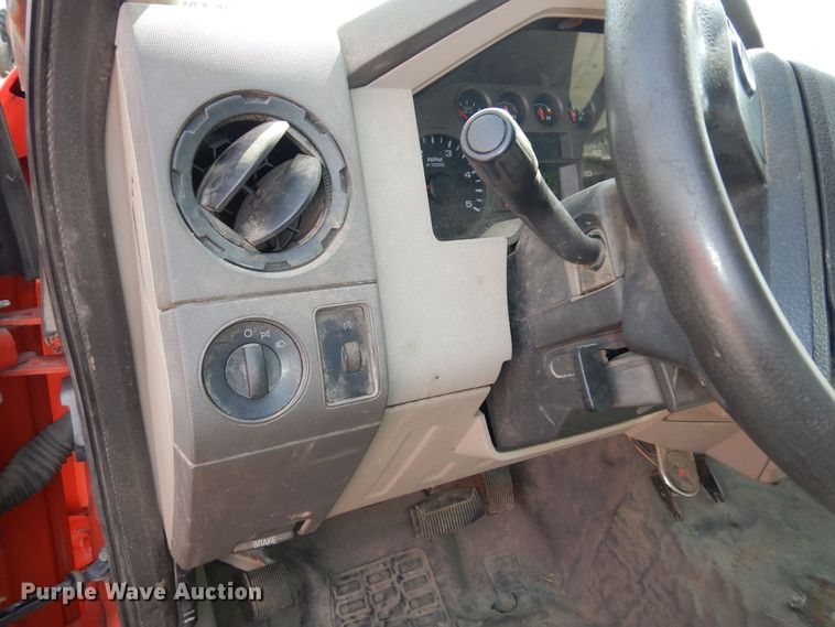 image for item DM3175 2008 Ford F250 Super Duty XL  pickup truck