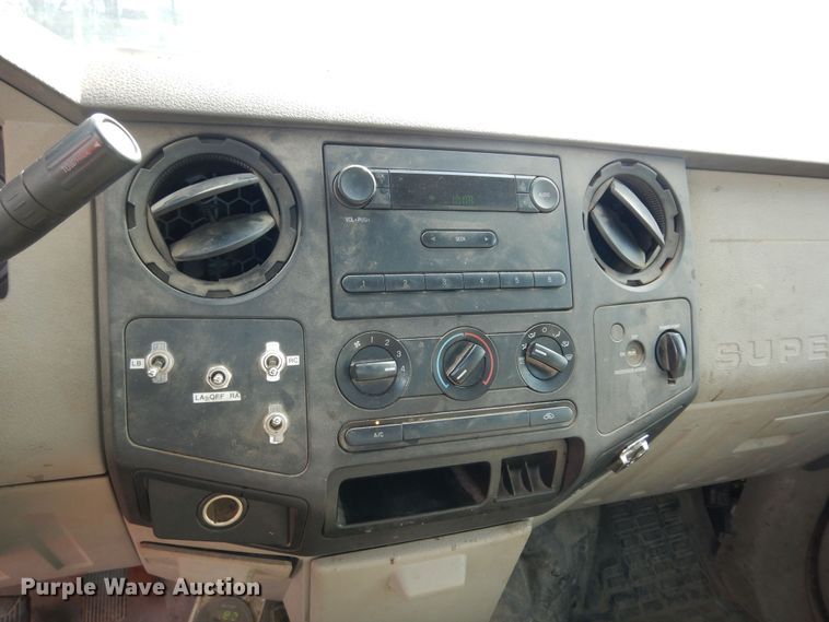 image for item DM3175 2008 Ford F250 Super Duty XL  pickup truck